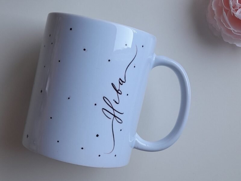 Créatrice de mugs personnalisés et accessoires handmade, je réalise vos cadeaux uniques avec prénom ou illustration