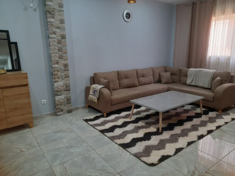 Location d'un F4, niveau de villa à Mostaganem avec piscine