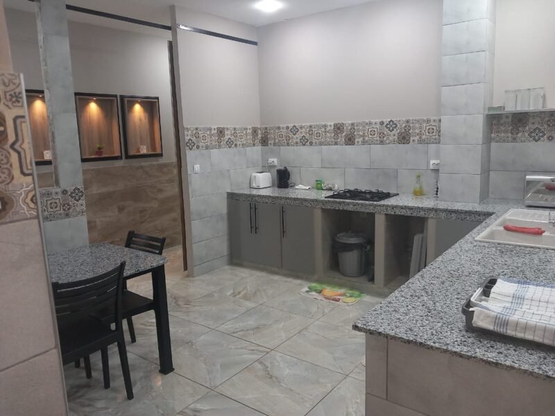 Location d'un F4, niveau de villa à Mostaganem avec piscine